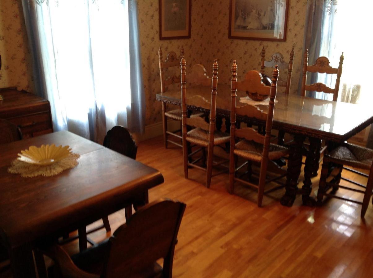 The Yellow House Bed & Breakfast Stanstead Plain Dış mekan fotoğraf