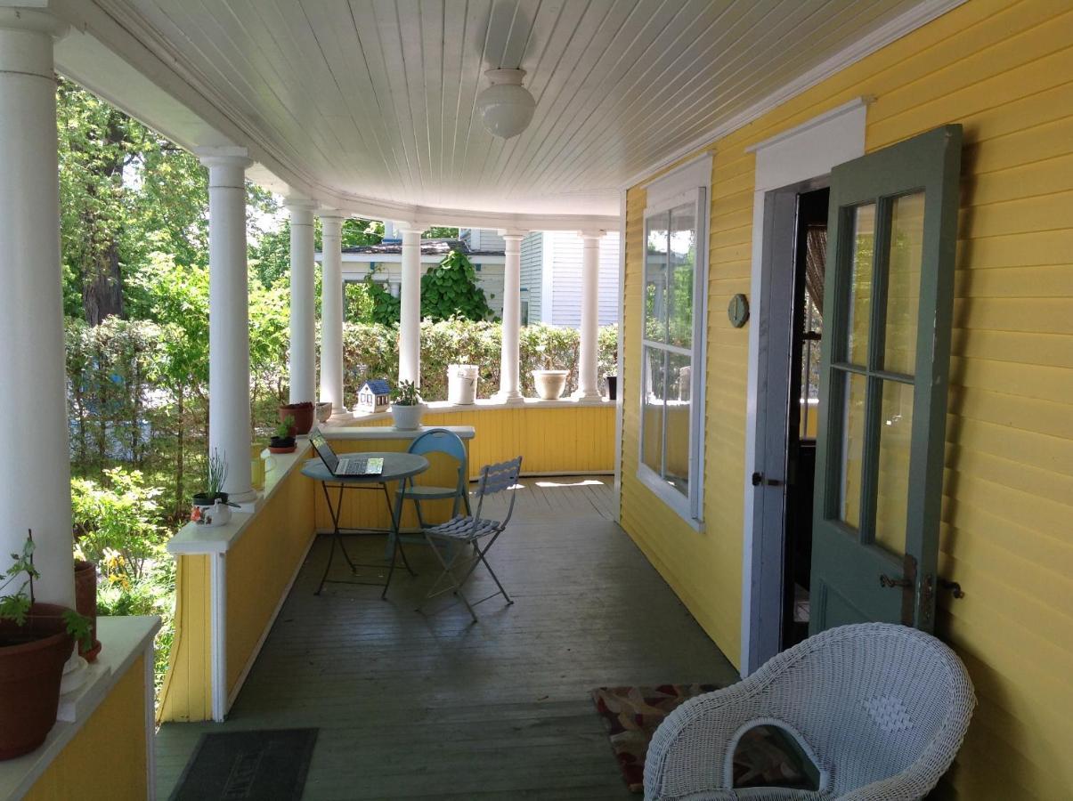 The Yellow House Bed & Breakfast Stanstead Plain Dış mekan fotoğraf