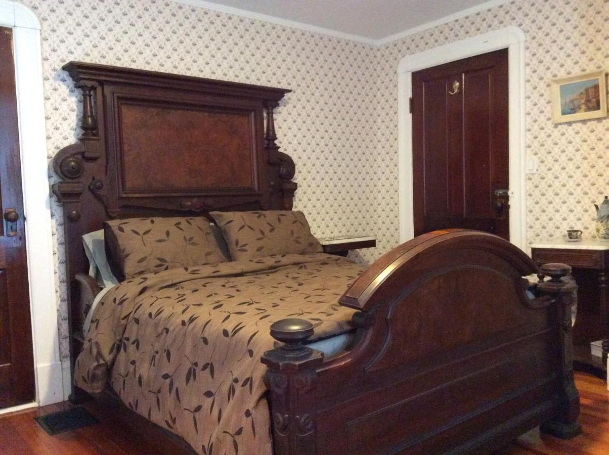 The Yellow House Bed & Breakfast Stanstead Plain Dış mekan fotoğraf