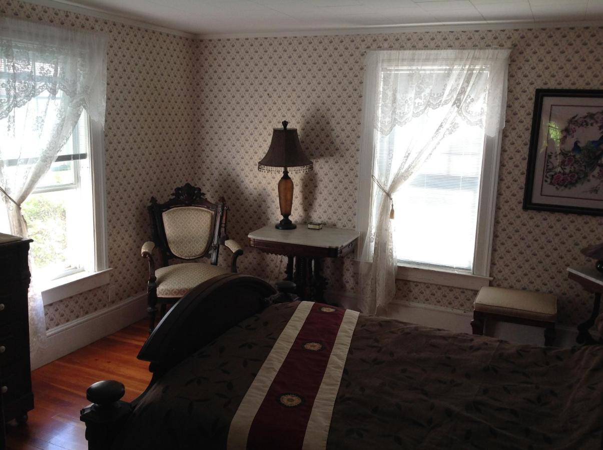 The Yellow House Bed & Breakfast Stanstead Plain Dış mekan fotoğraf
