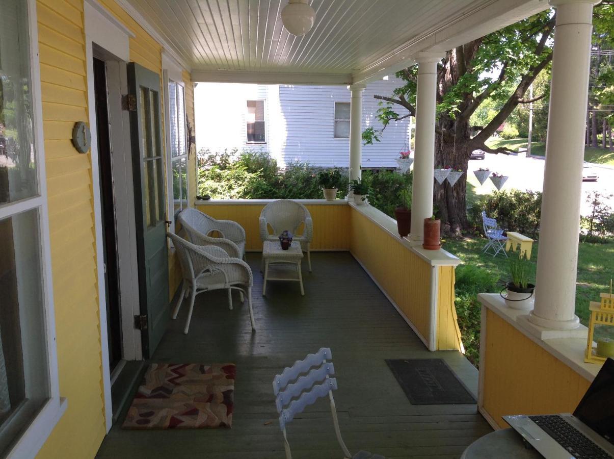 The Yellow House Bed & Breakfast Stanstead Plain Dış mekan fotoğraf