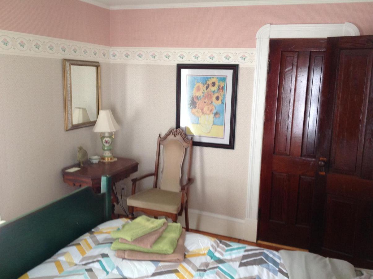 The Yellow House Bed & Breakfast Stanstead Plain Dış mekan fotoğraf