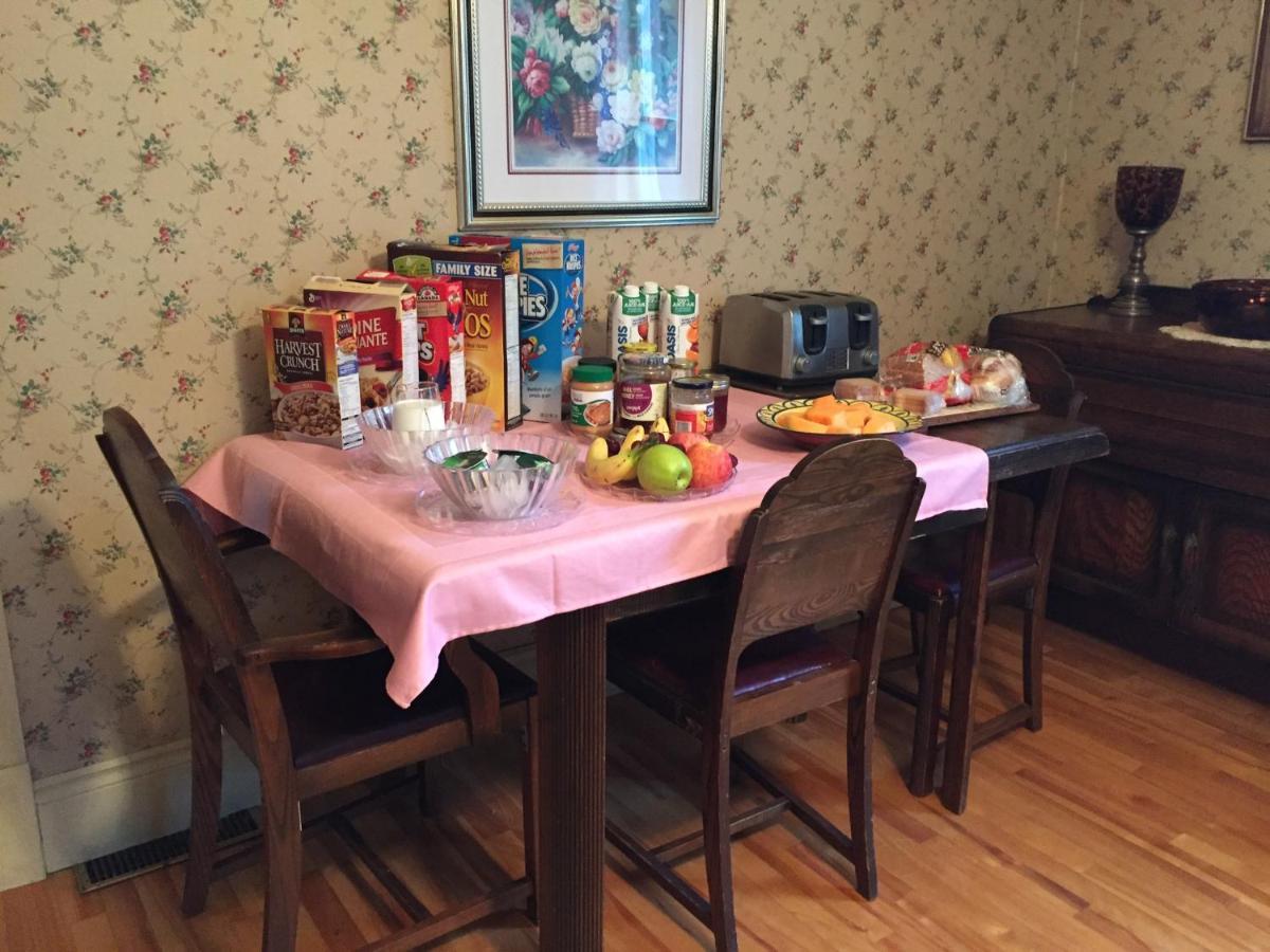 The Yellow House Bed & Breakfast Stanstead Plain Dış mekan fotoğraf