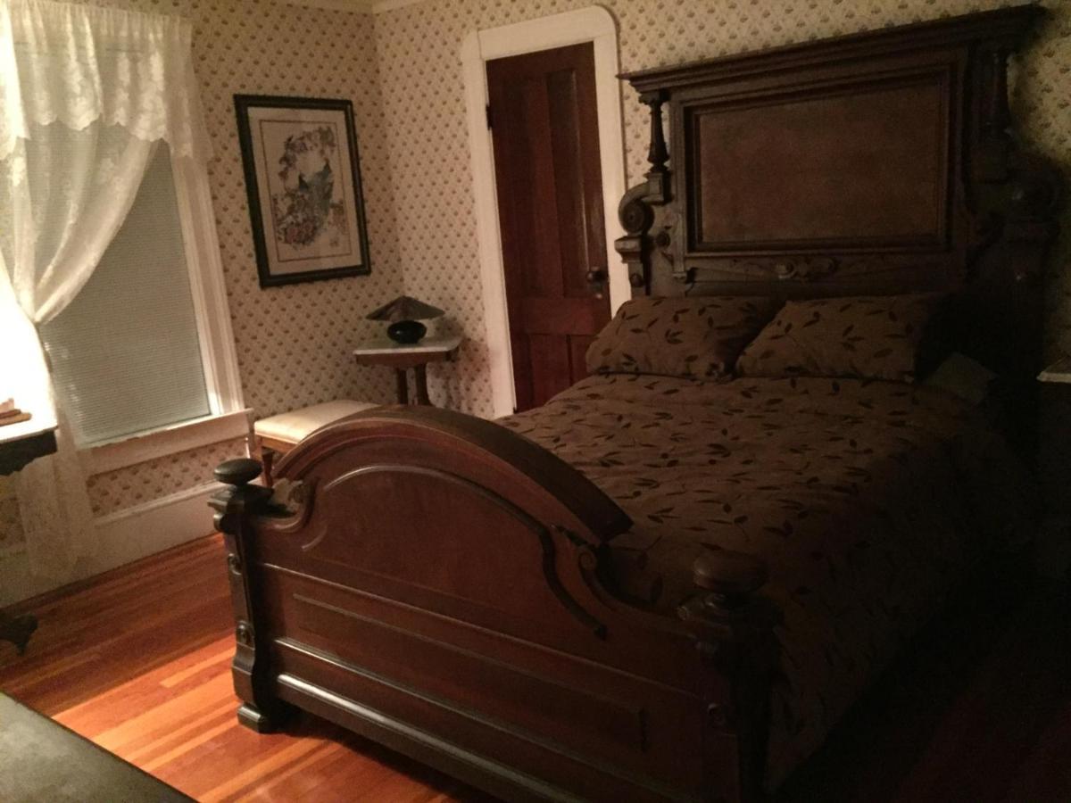 The Yellow House Bed & Breakfast Stanstead Plain Dış mekan fotoğraf