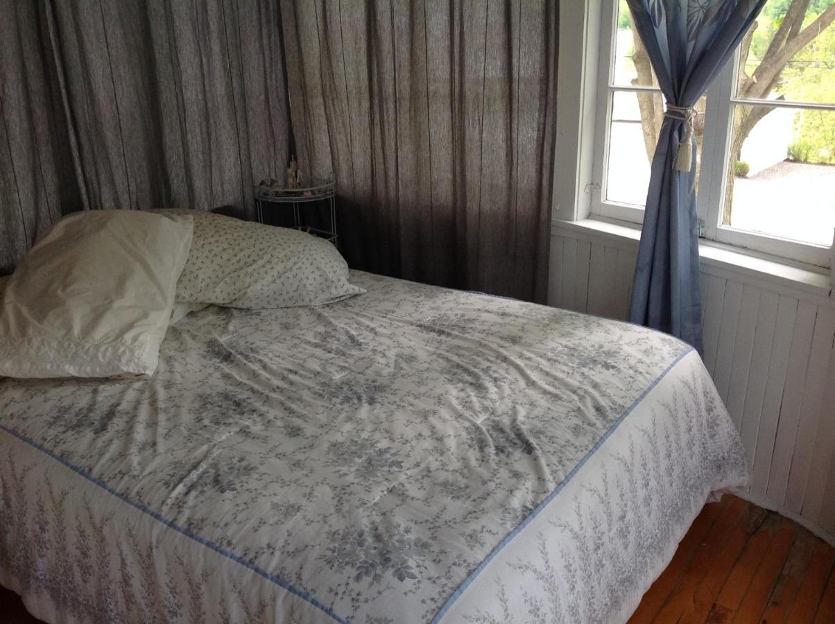 The Yellow House Bed & Breakfast Stanstead Plain Dış mekan fotoğraf